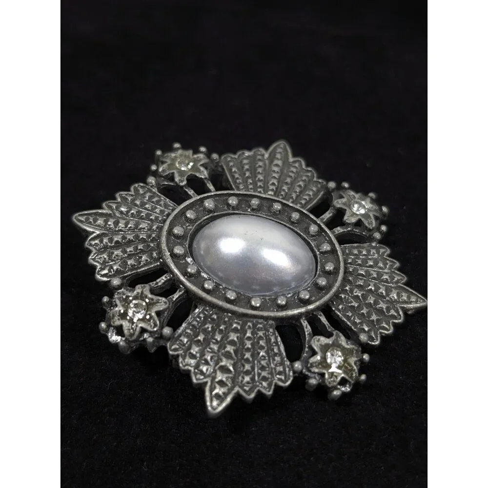 Retro Art Deco‎ Gray Metallic Faux Pearl Crystal Medallion Cross Brooch Pin